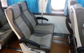 Banyak aktiviti jualan makanan dijual diatas perahu ditepian sungai berkenaan, terdapat juga pelbagai gerai jualan pakaian dan. Hat Yai To Padang Besar Train Timetable Jadual Fare 2021