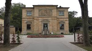 When wagneropera.net visited wahnfried in 2008 only a tiny photograph of hitler was to be seen. Haus Wahnfried 2015 Youtube