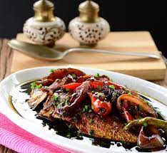 Masukkan kicap, kacau dan masukkan telur mata kerbau, kacau perlahan. Ikan Kembong Masak Kicap Dapur Tanpa Sempadan