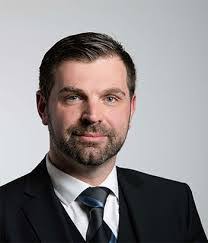 Nina Dwyer's Instagram, Twitter & Facebook