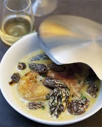 Poularde Aux Morilles Et Au Vin Jaune Pour 8 Personnes Recettes Elle A Table Recette Recettes De Cuisine Poularde Aux Morilles Recette
