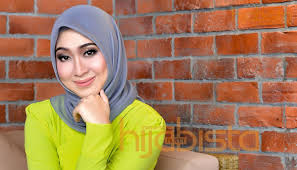 Ada 20 gudang lagu koleksi cara pakai tudung bawal terbaru, klik salah satu untuk download lagu mudah dan cepat. Tutorial 4 Tip Gayakan Hijab Bawal Paling Simple Buat Hijabi Berpipi Tembam Supaya Nampak Lebih On Point Hijabista