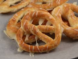 De cate ori trec prin zona ma opresc la covrigaria ioan pentru a savura un aperitiv cu sunca si cascaval. Covrigi Cu Sare