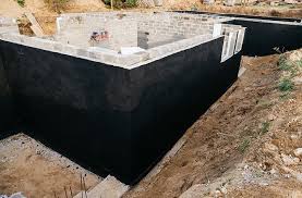 Nous avons créé 4 piliers sur les murs porteurs, un piliers au centre de la maison supportant les nous avons commencé par décaisser de la terre sur 3 m de profondeur afin d'accéder au vide sanitaire et faire des coffrages pour la reprises sous fondations. Soubassement De Maison Choix Et Renovation La Maison Saint Gobain