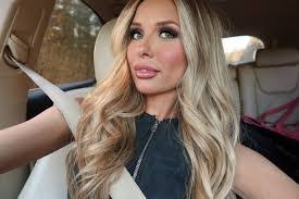 Becca Hunt's Instagram, Twitter & Facebook