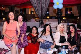 وفي الركعة الثانية، يكبر خمس تكبيرات، غير مضاف إليهم تكبيرة القيام؛ ليصل الإجمالي إلى ستة تكبيرات. Ø²ÙŠÙ†Ø© ÙˆØ´Ø°Ù‰ ÙˆØ±Ø§Ù…ÙŠ ÙˆØ­ÙŠØ¯ ÙŠØ´Ø§Ø±ÙƒÙˆÙ† Ù…Ø­Ù…Ø¯ Ø­Ø§Ù…Ø¯ Ø§Ù„Ø§Ø­ØªÙØ§Ù„ Ø¨Ø¹ÙŠØ¯ Ù…ÙŠÙ„Ø§Ø¯ Ø²ÙˆØ¬ØªÙ‡ ØµÙˆØ±