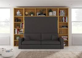 Tu comodidad es lo primero, apuesta por el modelo de cama abatible horizontal matrimonio con sofa con sistema de apertura italiana. Salon Comedor Equipado Con Una Cama Abatible Horizontal De Matrimonio Con Sofa De La Serie Divo Los Divo S Cama Abatible Matrimonio Camas Habitaciones De Lujo