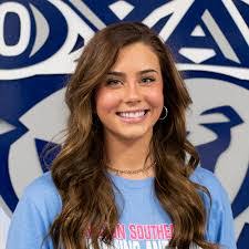 Emily Manship's Instagram, Twitter & Facebook