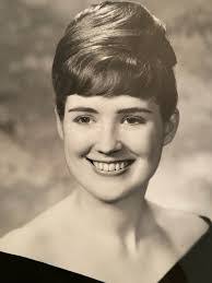 Esther Estes's Instagram, Twitter & Facebook