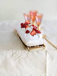 Buche Pavlova Aux Fruits Rouges Recette Pavlova Recette Recette Gourmande