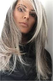 15 Gorgeous Women That Totally Rock Their Premature White Hair Hair Highlights Natural Gray Hair Grey Hair Wig