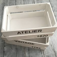 El embalaje de madera se utiliza para transportar productos pesados (motores, maquinaria, etc.) como contenedor o para determinados productos tradicionales de gama alta (puros, bebidas alcohólicas, etc.) sin embargo, su mayor utilidad la encontramos en el sector hortofrutícola. 2 Cajas Madera Vintage Atelier Ideal Para Decorar Bodas