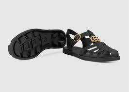 Gucci mới cho ra mắt thiết kế túi xách có giá 22 triệu, nhưng sao nhìn  giống xô cao su đựng vữa thế này!