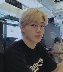 Kpop Blonde Boy Glasses Black Shirt Blonde Hair Korean Blonde Hair Kpop Boys Glasses