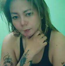 Single Mom selfie pic with real age.