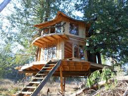 There's nothing better than waking up in crisp white sheets to the sound of the ocean lapping the shore; Sunray Kelley S Treehouse The Shelter Blog