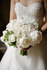 Even better, they go with nearly any color scheme and will fit in with your celebration's style no matter the formality of the day. Brautstrausse Mit Pfingstrosen Unwiderstehlich Schone Inspiration All White Wedding White Wedding Flowers Wedding Bucket Flowers
