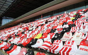 Voordat het stadion gesponsord werd luisterde het naar de naam müngersdorfer stadion. Fans Kritisieren Neue Dauerkarten Regelung Vom 1 Fc Koln Radio Koln