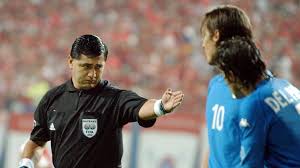 E byron moreno ha il physique du rôle perfetto per alimentare questa narrazione. Byron Moreno E Il Furto All Italia 2002 Che Fine Ha Fatto La Gazzetta Dello Sport