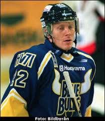 Po śmierci liva klub hv71 zastrzegł na zawsze numer 1, z jakim występował na koszulce bramkarz, a jego oryginalny strój wywieszony został w hali sportowej. Johan Lindbom Elite Prospects