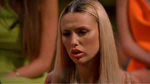 María, indignada tras ver en la hoguera imágenes de David con Zaira muy  'calientes'