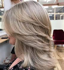 Long layers are most often cut between 135° and 180° 5 Differences Between Layer Cut And Feather Cut Which One Is Best For You