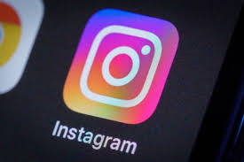 My boyfriend is taking family vacations with his ex—should i be suspicious? 16 Instagram Lite Twitter Reactions