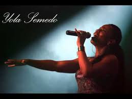 Yola semedo é uma cantora, compositora, produtora e arranjadora vocal angolana nascida em 8 de maio de 1978, na província de benguela município de lobito mas foi criada a projecção até ais finais de 1989 em meados de 1990. Yola Semedo Mulher Ferida Ingrato Youtube