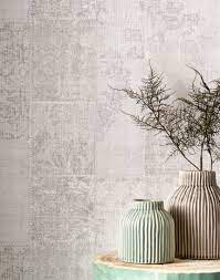 vliesbehang fajah met lichtgrijze patchwork look print behang muurdecoratie opdemuur kwantum patchwork interieur won behang behang woonkamer leuk behang