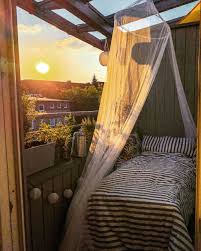 Balkonbretter gibt es in verschiedenen höhen, breiten und stärken. Der Schonste Platz Bei Warmen Temperaturen Wohnung Balkon Dekoration Balkon Dekor Balkon Einrichten