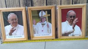 Papież franciszek podkreślił, że odrzucając karę śmierci pokazuje się, że możliwe jest uznanie niezbywalnej godności każdego człowieka. Obraz 13x18 Papiez Franciszek Horst