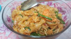 Masukkan sayur taugeh dan kuchai. Resepi Kueh Teow Goreng