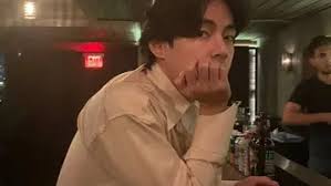 HYBE Dinilai Kurang Mendukung V BTS, ARMY Ramai-Ramai Lakukan Ini