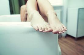 Talons fendillés remedes grand mere. Astuce Beaute Pour Faire Un Peeling Des Pieds Maison