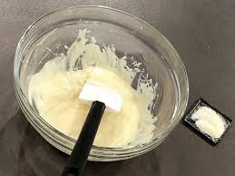 Plumes En Chocolat Blanc Recette En 2020 Chocolat Blanc Chocolat Decoration Chocolat Blanc