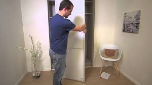 500€ en moyenne (hors fourniture) bon à savoir : Comment Installer Une Porte De Placard Coulissante Youtube
