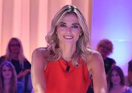 Francesca fialdini è nata a massa (in provincia di massa carrara) l'11 ottobre 1979. Da Noi A Ruota Libera Francesca Fialdini E Quel Problema Ai Piedi Lo Strano Dettaglio In Televisione Libero Quotidiano