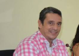 Libros del docente fallecido, Pablo Méndez, fueron donados a biblioteca de  la UCC