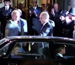 Evet gençler mad menden sonra buradayız kemerleri bağlayalım. House Of Cards S01e01 The House Of Cards E 1 Video Dailymotion