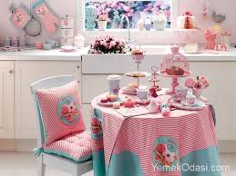 Masa Ortusunde Kumas Secimi Masa Ortusu Secimi Nasil Olmalidir Masa Ortusu Secimi Kullanilacak Olan Mekanin Dekorasyonu Ile Uyu Mutfak Dekorasyon Yemek Odasi