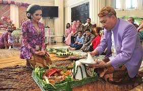 Mar 02, 2018 · ketemu lagi nih sob, pada kesempatan kali ini kami akan membagikan informasi bermanfaat seputar kumpulan tema acara yang menarik. Tedhak Siten Tradisi Jawa Yang Penuh Warna