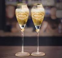 Set of 2 Personalized Wedding Champagne Flutes- Engraved Champagne Glasses  for Bride and Groom - Mr and Mrs Design