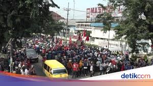 Dalam kesempatan tersebut alim markus juga sempat mengajak heru cahyono beserta tim untuk mengetahui beberapa produk buatan maspion, termasuk. Ratusan Buruh Pt Maspion Tuntut Gaji Sesuai Umk