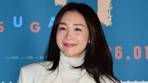 North Korea's "boxing hero" Bang Chul-mi reportedly told South Korea's Lim  Ae-ji to "fighting" befor..