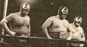 Los brazos' most famous luchas de apuestas occurred on october 21, 1988, when brazo de plata, brazo de oro and el brazo all placed their masks on the line in a match against another well known lucha libre family, los villanos, in this case villano i, villano iv and villano v. Los Brazos Brazo De Oro Brazo De Plata El Brazo Imagenes De Lucha Libre Lucha Libre Deportes De Lucha