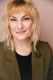 Carrie Lindsay's Instagram, Twitter & Facebook