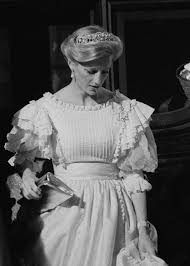 Rare Pictures Of Princess Diana With Long Hair Princess Diana Pictures Princess Diana Long Hair Styles