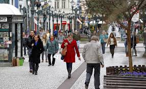 Ainda existe previsão de geada para todo o paraná, exceto o litoral e as regiões em pinhais, na rmc, a mínima foi de 2.3 graus, também ontem. Frio Em Curitiba Previsao Do Tempo Para O Dia 4 De Julho Tribuna Pr
