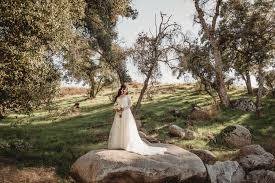 Romantic Barn Wedding At Winter White Barn In Temecula Ca In 2020 Southern California Wedding Venues California Wedding Venues Wedding Southern California