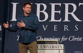 Kyle idleman is the teaching pastor at southeast christian church in louisville, kentucky and he has written a popular book titled not a fan. Not A Fan Author Kyle Idleman Speaks In Convocation Liberty News